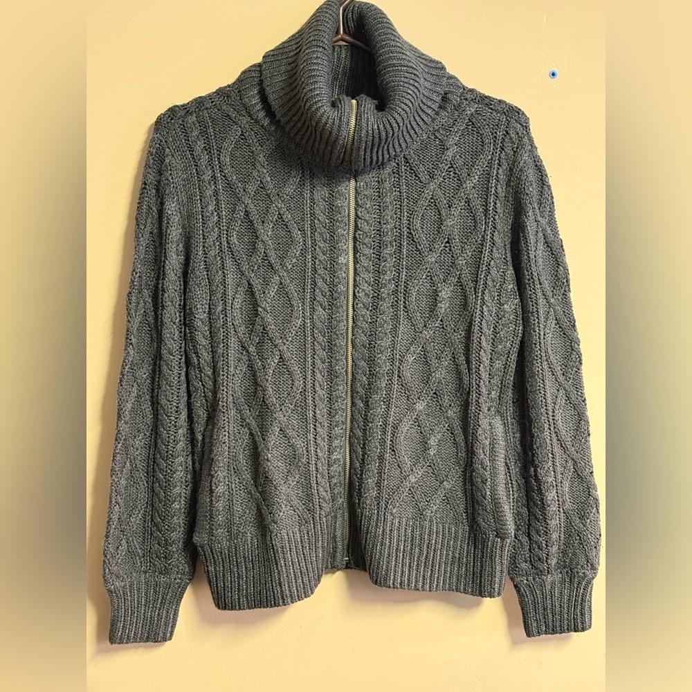 🇨🇦🇨🇦🇨🇦 NWOT Cloth by Design Zipped Sweater